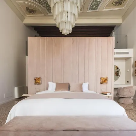 Noble Floor Art R&r Apartman Velence